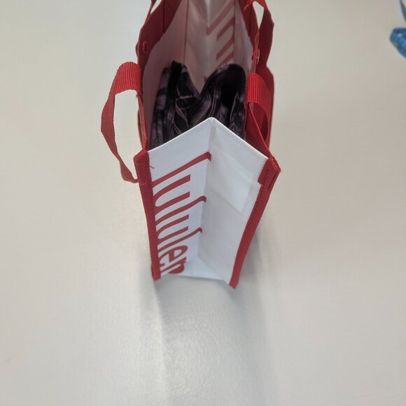 NWOT Lululemon Limited Edition Tie-Dyed Size 4 - Picture 16 of 16